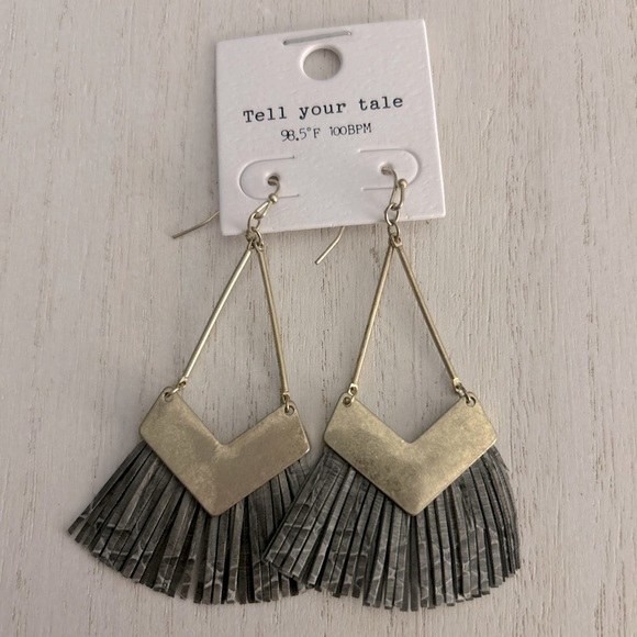 2/ $10 Boho gray earrings - Picture 1 of 2